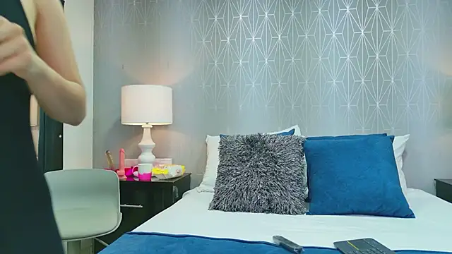 ZoeWilliis online show from 04-19-26, 11:42