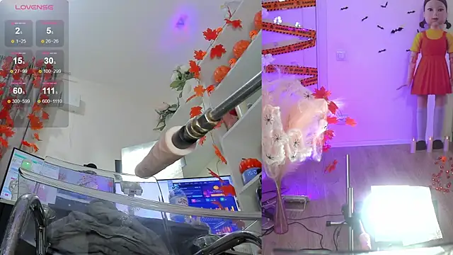 Snapshot of Ur_lil_bb chatting on 10-30-25, 12:06 Ur lil bb online show from 10-30-25, 12:06