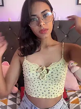 Snapshot of Im_Lyan chatting on 10-05-25, 03:32 Im Lyan online show from 10-05-25, 03:32