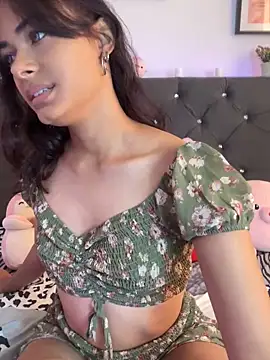 Snapshot of Im_Lyan chatting on 10-08-25, 03:42 Im Lyan online show from 10-08-25, 03:42