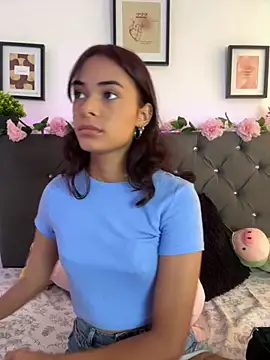 Snapshot of Im_Lyan chatting on 11-18-25, 02:43 Im Lyan online show from 11-18-25, 02:43