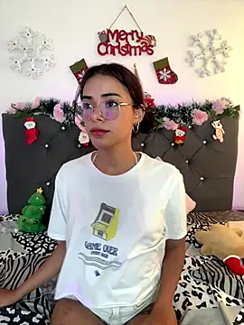 Snapshot of Im_Lyan chatting on 12-13-25, 07:53 Im Lyan online show from 12-13-25, 07:53