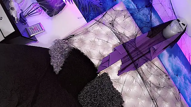 Valeria Swett  online show from 10-25-25, 10:15