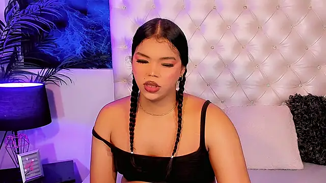 Valeria Swett  online show from 05-18-26, 08:25