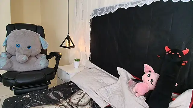 IvyBelle  online show from 04-21-26, 11:27