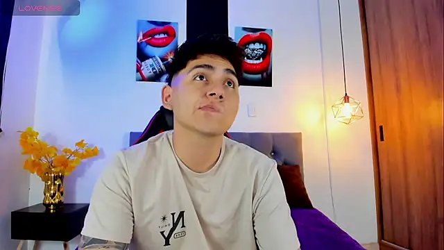 Nicolas James Sc online show from 09-15-25, 01:55