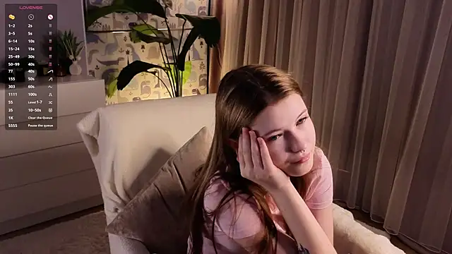 LynHillaire online show from 03-23-26, 12:53