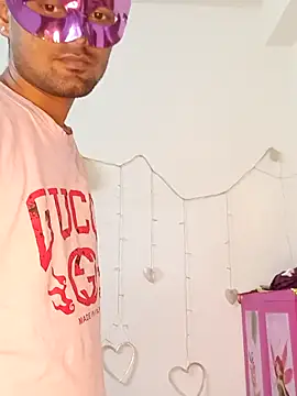 Snapshot of new_coupleee chatting on 12-18-25, 01:39 new coupleee online show from 12-18-25, 01:39