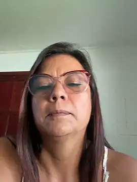 Snapshot of YadiraOrozco chatting on 11-24-25, 08:19 YadiraOrozco online show from 11-24-25, 08:19