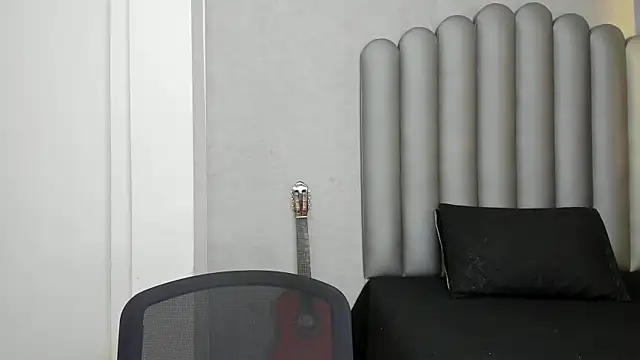 Snapshot of Charlotte-Star chatting on 10-29-25, 08:21 Charlotte-Star online show from 10-29-25, 08:21