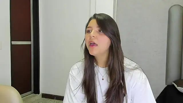 Snapshot of Charlotte-Star chatting on 11-06-25, 08:32 Charlotte-Star online show from 11-06-25, 08:32