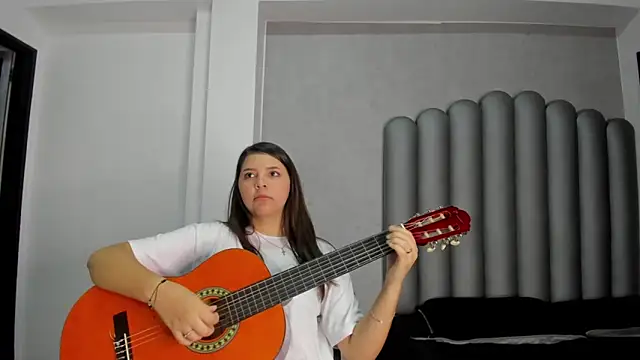 Snapshot of Charlotte-Star chatting on 11-11-25, 10:43 Charlotte-Star online show from 11-11-25, 10:43