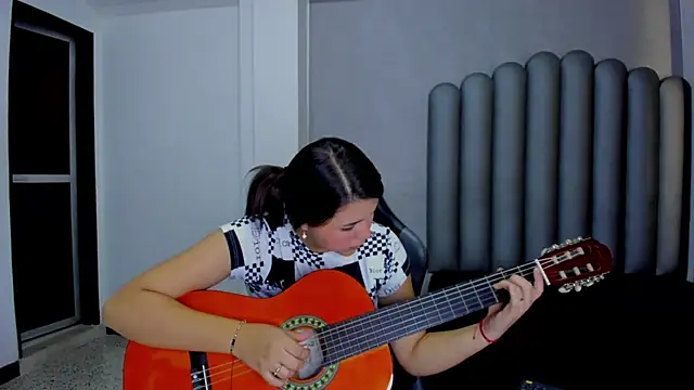 Snapshot of Charlotte-Star chatting on 12-16-25, 07:41 Charlotte-Star online show from 12-16-25, 07:41