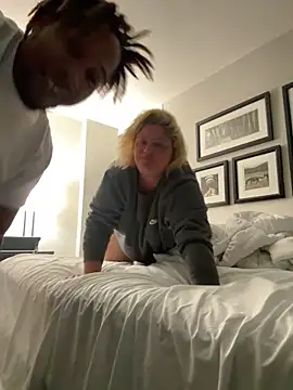 Snapshot of bbwbubbles77 chatting on 11-12-25, 03:56 bbwbubbles77 online show from 11-12-25, 03:56