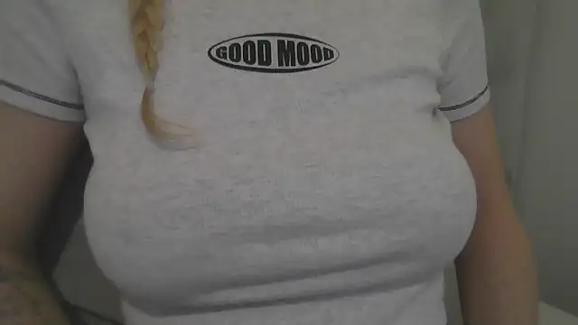 Snapshot of flirty_babe_x chatting on 10-09-25, 05:00 flirty babe x online show from 10-09-25, 05:00