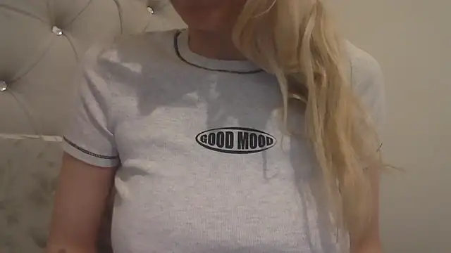 Snapshot of flirty_babe_x chatting on 02-06-26, 05:38 flirty babe x online show from 02-06-26, 05:38