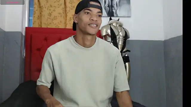 Snapshot of David_s3xy chatting on 10-24-25, 02:13 David s3xy online show from 10-24-25, 02:13