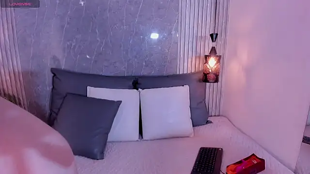 Snapshot of Missblonde_doll chatting on 11-11-25, 09:37 Missblonde doll online show from 11-11-25, 09:37