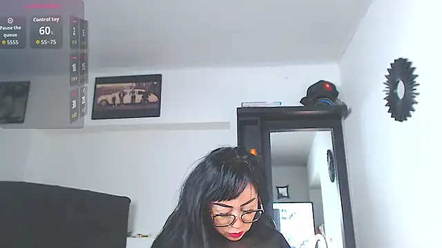 Vicky hotmilf online show from 05-05-26, 08:33