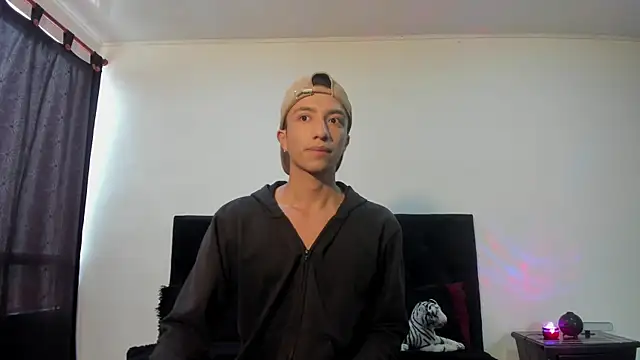 mhatias  online show from 11-17-25, 03:51