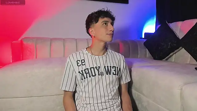 mhatias  online show from 04-26-26, 04:54