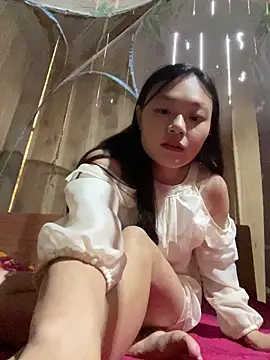 mai-xinh online show from 10-18-25, 11:27