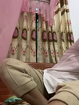 mai-xinh online show from 10-28-25, 06:06