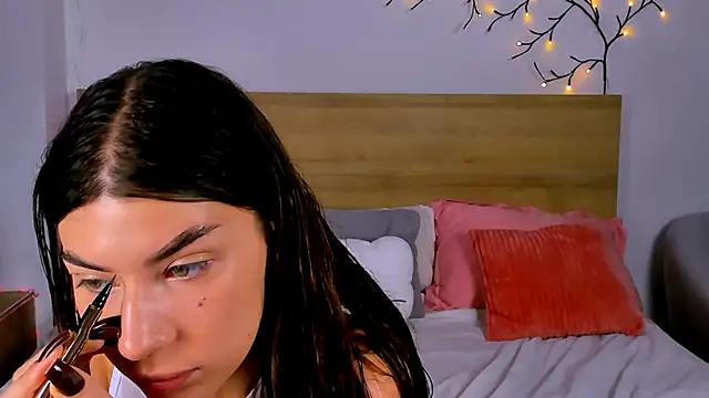 Bella Davis love online show from 10-11-25, 09:46