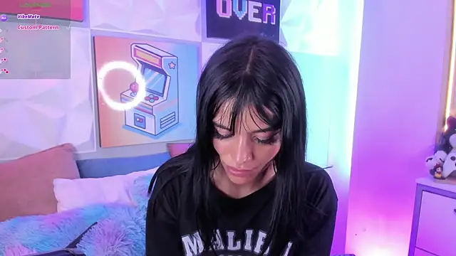 LindaWz  online show from 12-17-25, 06:30