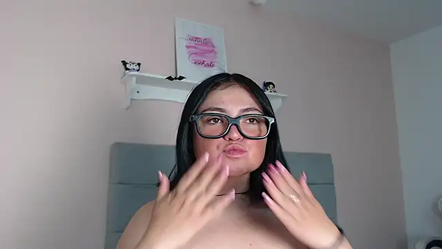 Snapshot of _Wandaa_ chatting on 10-29-25, 02:03  Wandaa  online show from 10-29-25, 02:03