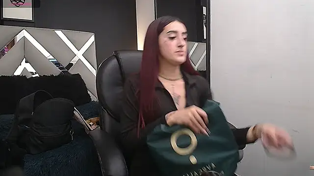 Miia bunny online show from 10-30-25, 08:09