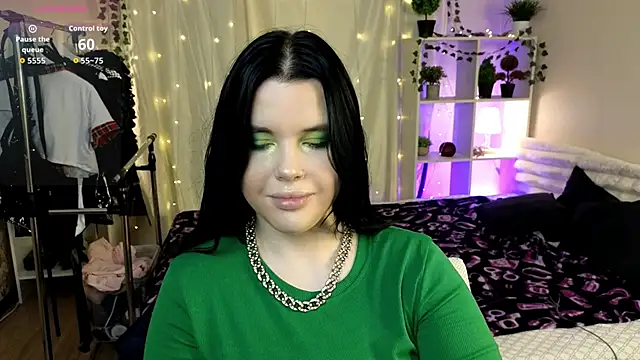 Snapshot of Viola_Bun chatting on 11-02-25, 05:59 Viola Bun online show from 11-02-25, 05:59