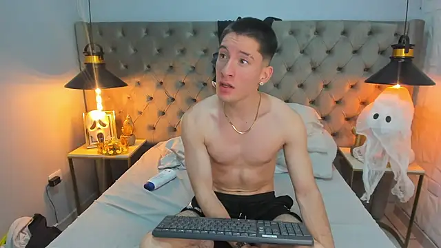 HunterHeat  online show from 10-04-25, 08:07