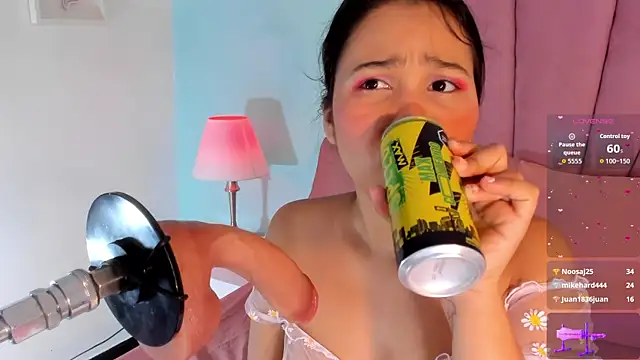 Snapshot of emma_clarke_ chatting on 10-31-25, 03:51 emma clarke online show from 10-31-25, 03:51