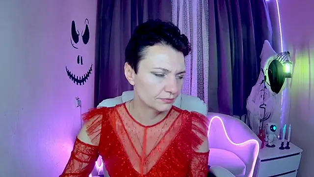 AvaSaturnian online show from 10-21-25, 01:01