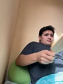 Snapshot of whitsblack chatting on 11-17-25, 08:36 whitsblack online show from 11-17-25, 08:36