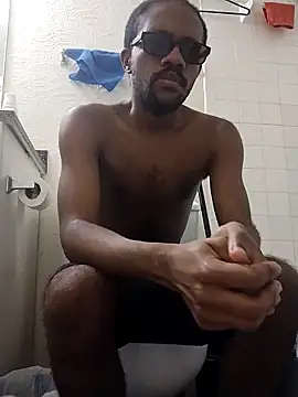 Snapshot of moneybaggtj chatting on 09-15-25, 04:29 moneybaggtj online show from 09-15-25, 04:29