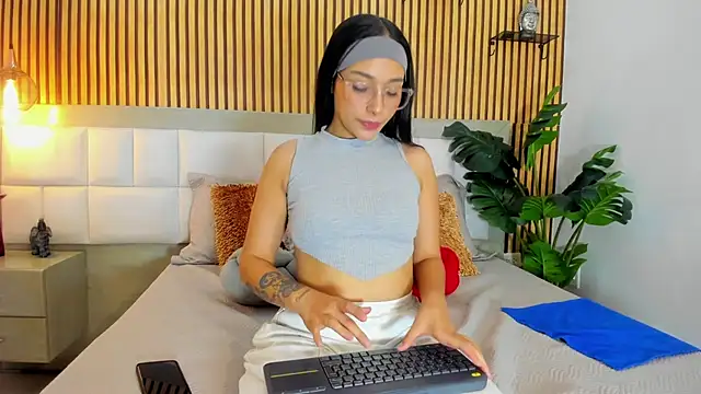 Roseaurora online show from 10-02-25, 12:23