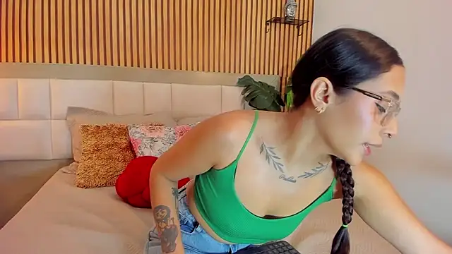 Roseaurora online show from 10-08-25, 12:36