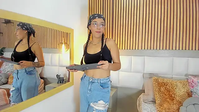 Roseaurora online show from 10-16-25, 12:39