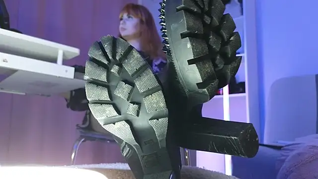 CruelSiren online show from 12-18-25, 06:19