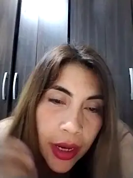 Snapshot of Camila_latina_0 chatting on 11-13-25, 04:22 Camila latina 0 online show from 11-13-25, 04:22
