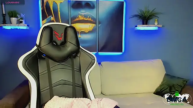 Roxy foxi online show from 10-04-25, 01:14