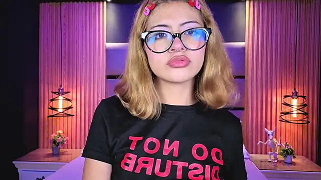 AlanaWalker9 online show from 04-22-26, 11:56