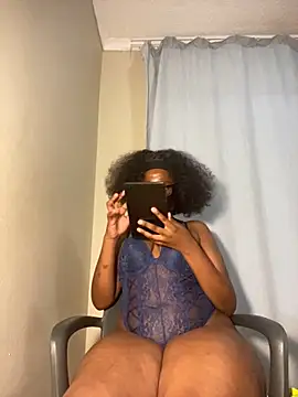 Moonzy77 online show from 09-30-25, 05:40