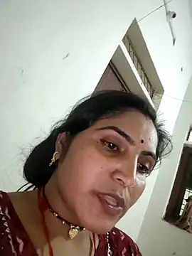Snapshot of LUCKY_cut chatting on 04-24-26, 03:03 LUCKY cut online show from 04-24-26, 03:03