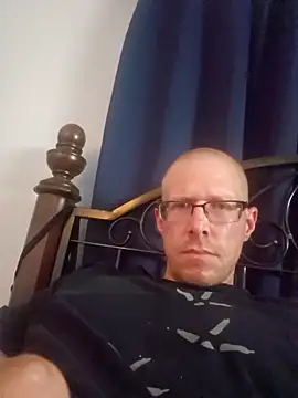 MrLeakyHelmet online show from 09-08-25, 04:17