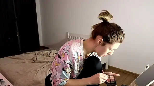 crystalxx18 online show from 11-28-25, 03:42