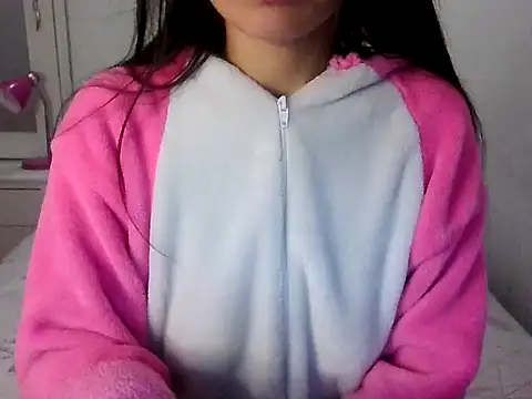 Snapshot of Taylormegan chatting on 07-07-26, 01:37 Taylormegan online show from 07-07-26, 01:37