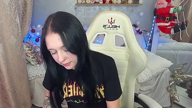 Snapshot of ScarletttMoon chatting on 12-19-25, 08:05 ScarletttMoon online show from 12-19-25, 08:05